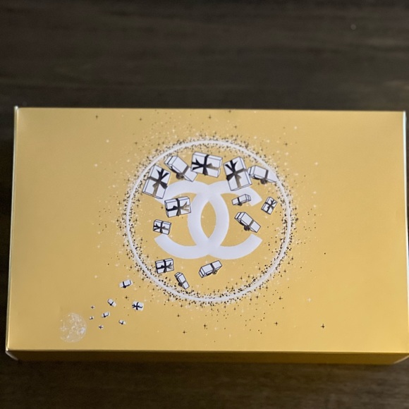 Chanel On The Go Makeup Set - Picture 5 of 5